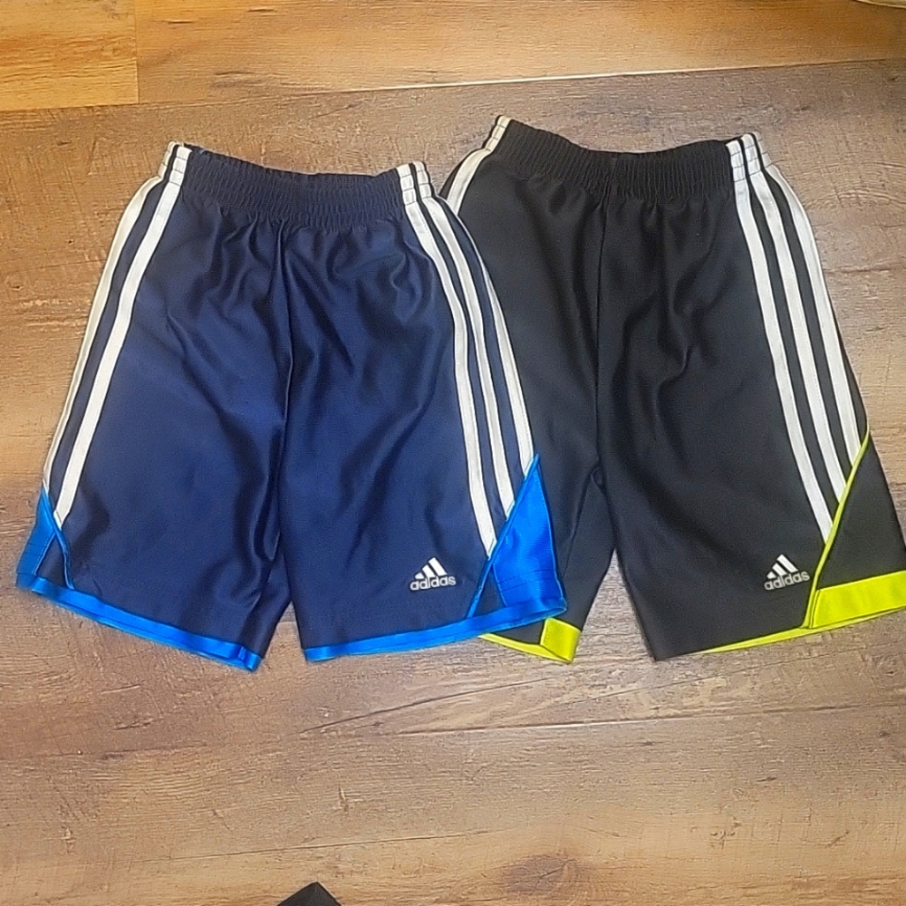 Boys Adidas shorts (size 5)